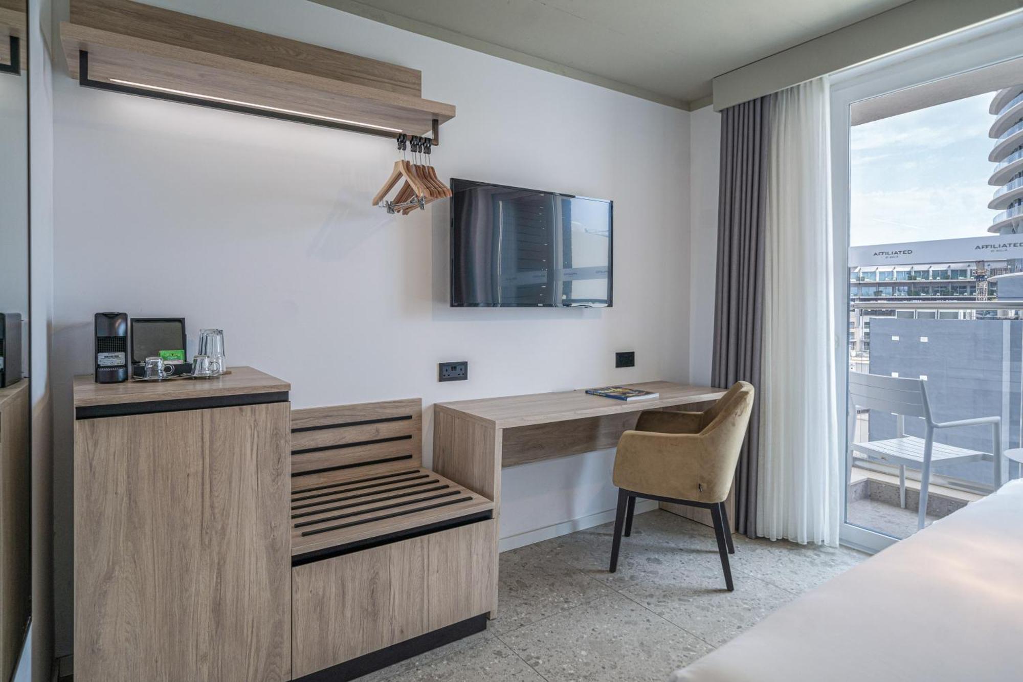 Hotel Mistral St Julian'S, Affiliated By Melia St. Julian's Exteriör bild