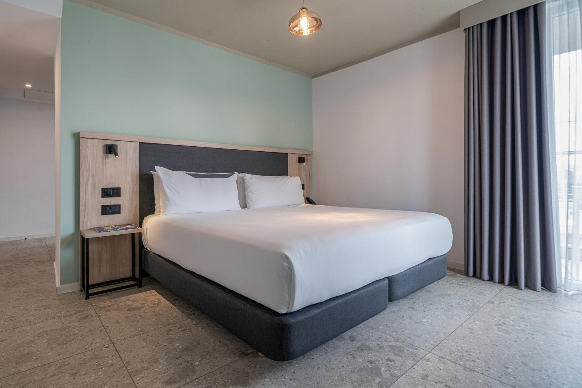 Hotel Mistral St Julian'S, Affiliated By Melia St. Julian's Exteriör bild